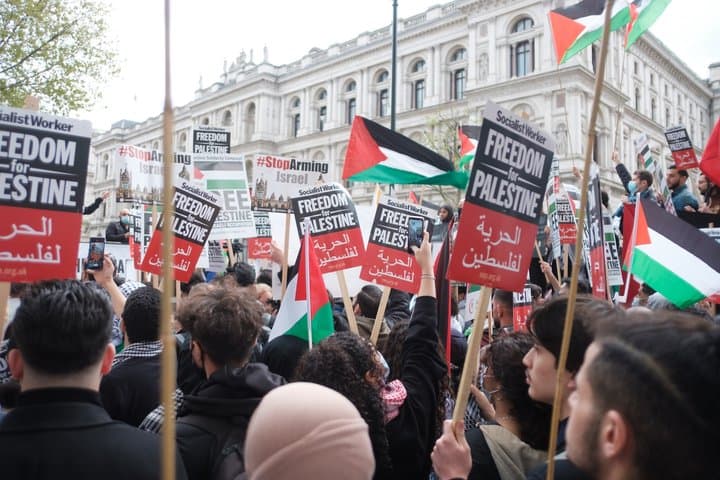 Elon Musk ke Israel, Starlink ke Gaza Cuma PHP? Elon Musk ke Israel, Starlink ke Gaza Cuma PHP?