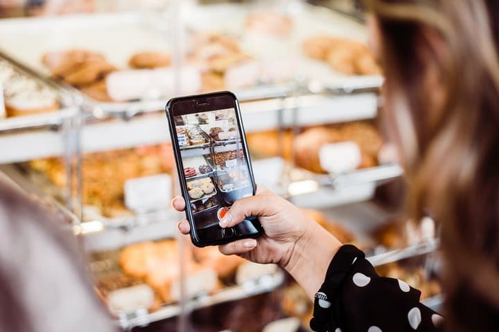 Ternyata, 4 Alasan Ini yang Bikin Kalian Betah Nonton Video Orang Makan Ternyata, 4 Alasan Ini yang Bikin Kalian Betah Nonton Video Orang Makan