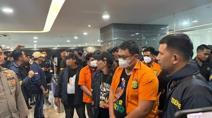 11 Pegawai Komdigi Dinonaktifkan Usai ‘Pelihara’ 1.000 Situs Judol 11 Pegawai Komdigi Dinonaktifkan Usai ‘Pelihara’ 1.000 Situs Judol