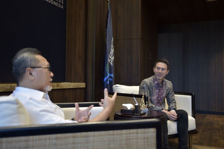 CEO TikTok ke Indonesia, Janji Investasi Rp149 Triliun ke UMKM Lokal CEO TikTok ke Indonesia, Janji Investasi Rp149 Triliun ke UMKM Lokal
