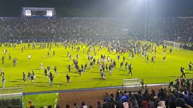 Kritik Pedas Netizen untuk Kerusuhan Laga Arema vs. Persebaya Kritik Pedas Netizen untuk Kerusuhan Laga Arema vs. Persebaya