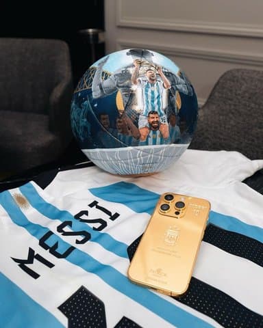 Messi Bagi-bagi iPhone 14 Berlapis Emas 24K Buat Skuad Argentina Messi Bagi-bagi iPhone 14 Berlapis Emas 24K Buat Skuad Argentina