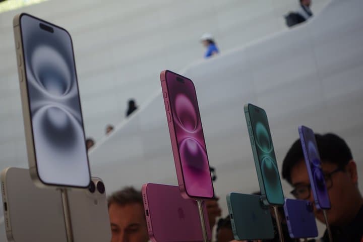 Nelangsa iPhone 16: Disebut Ilegal di RI, Kini Kurang Laku di Pasaran? Nelangsa iPhone 16: Disebut Ilegal di RI, Kini Kurang Laku di Pasaran?