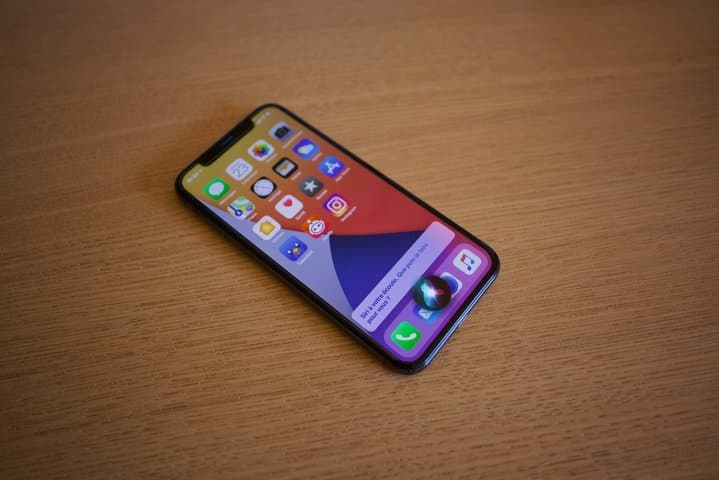 <i>Bye Bye</i> iPhone Murah! <i>Bye Bye</i> iPhone Murah!