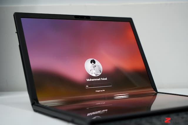 VIDEO: Unboxing Laptop Lipat Asus Zenbook 17 Fold OLED