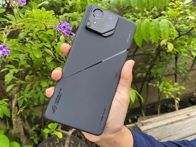 Hands-on Asus ROG Phone 8: Desain Lebih Luwes! Hands-on Asus ROG Phone 8: Desain Lebih Luwes!