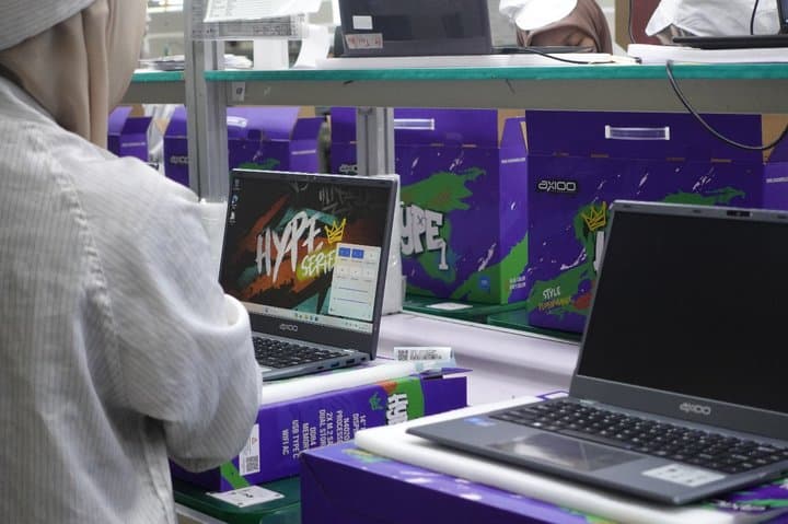 Mengintip ‘Dapur’ Produksi Laptop Lokal Axioo di Cakung Mengintip ‘Dapur’ Produksi Laptop Lokal Axioo di Cakung