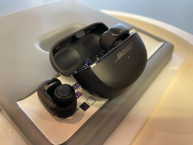 Bose Kenalkan TWS Premium Ultra Open Earbuds, Simak 3 Keunggulannya Bose Kenalkan TWS Premium Ultra Open Earbuds, Simak 3 Keunggulannya