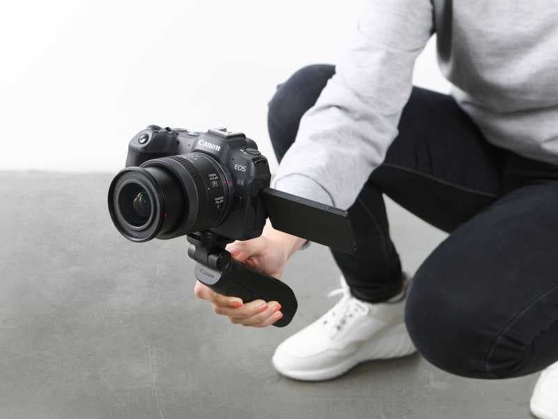 EOS R8 Jadi Mirrorless Teringan Canon, Hunting Footage Gak Ribet Lagi