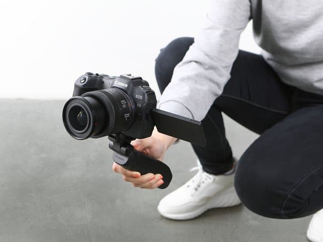 EOS R8 Jadi Mirrorless Teringan Canon, Hunting Footage Gak Ribet Lagi EOS R8 Jadi Mirrorless Teringan Canon, Hunting Footage Gak Ribet Lagi