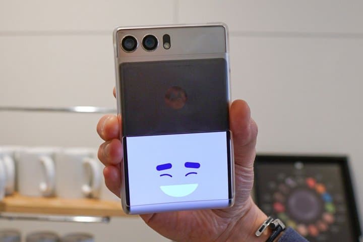 MWC 2023: Motorola Rizr <i>Comeback</i>, Kini Layarnya Bisa Digulung MWC 2023: Motorola Rizr <i>Comeback</i>, Kini Layarnya Bisa Digulung