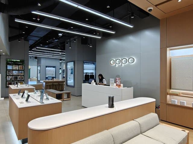 Berburu HP Oppo Cuma Rp100 Ribu di Experience Store Supermall Karawaci Berburu HP Oppo Cuma Rp100 Ribu di Experience Store Supermall Karawaci