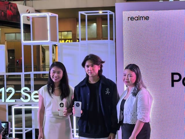 Momen Ngabuburit Seru di Pelataran Sarinah Bareng Realme 12 Series Momen Ngabuburit Seru di Pelataran Sarinah Bareng Realme 12 Series