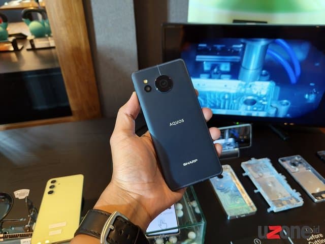 Review Sharp Aquos Sense8: Tahan Banting, Tapi Speknya Terlalu Standar Review Sharp Aquos Sense8: Tahan Banting, Tapi Speknya Terlalu Standar