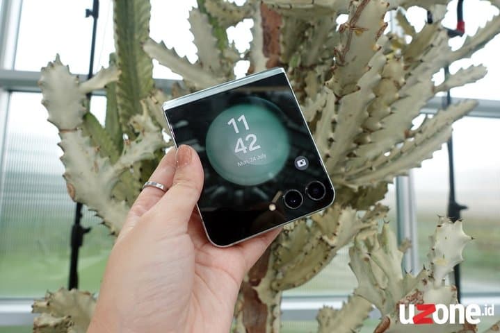 Nonton Netflix di Cover Screen Samsung Galaxy Z Flip5? Bisa Kok! Nonton Netflix di Cover Screen Samsung Galaxy Z Flip5? Bisa Kok!
