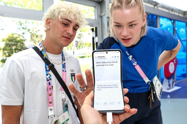 Galaxy Z Flip6: Jembatan Bahasa di Olimpiade Paris 2024 Galaxy Z Flip6: Jembatan Bahasa di Olimpiade Paris 2024