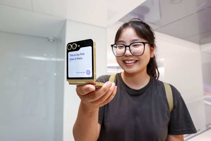 Momen Liburan Akhir Tahun jadi Makin Memorable dengan Galaxy Z Flip Momen Liburan Akhir Tahun jadi Makin Memorable dengan Galaxy Z Flip