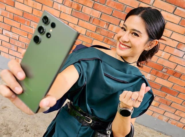Puasa Tetap Sehat & Epic Ala Dian Sastro dengan Galaxy S23 Series 5G Puasa Tetap Sehat & Epic Ala Dian Sastro dengan Galaxy S23 Series 5G