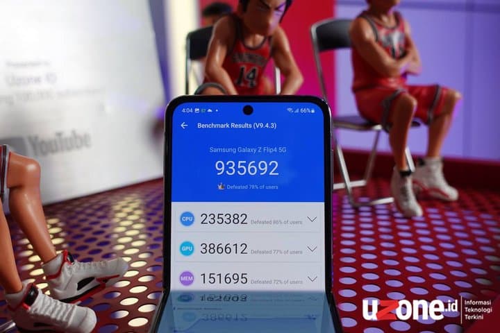 Uji Performa Samsung Galaxy Z Flip4, Kinerja Efisien Bikin Baterai Awet Uji Performa Samsung Galaxy Z Flip4, Kinerja Efisien Bikin Baterai Awet