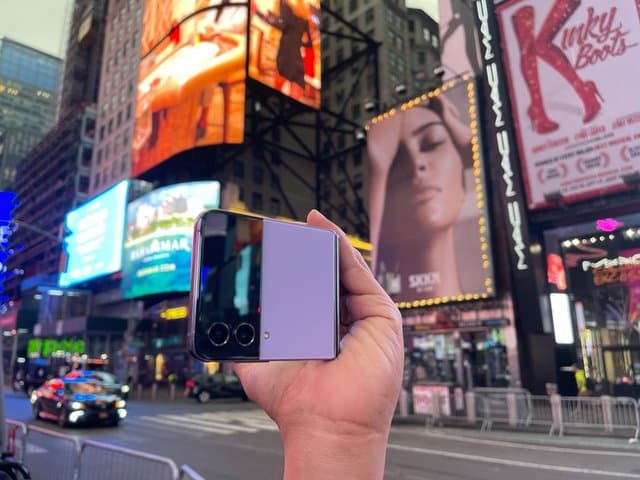 Tips Foto Unik Pakai FlexCam di Samsung Galaxy Z Flip4 5G Tips Foto Unik Pakai FlexCam di Samsung Galaxy Z Flip4 5G