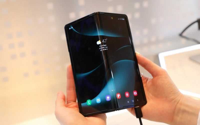 Samsung Pamer Ponsel Lipat 360 Derajat, Desain Baru Galaxy Z Fold 5?