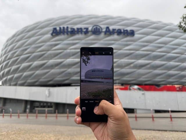 Allianz Arena dari Lensa Vivo V40, Stadion 'Perahu Karet' FC Bayern Allianz Arena dari Lensa Vivo V40, Stadion 'Perahu Karet' FC Bayern