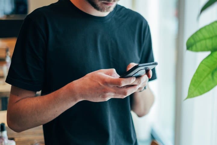 Tips Menjaga Smartphone Saat Demo Kawal Putusan MK, <i>Stay Safe</i>! Tips Menjaga Smartphone Saat Demo Kawal Putusan MK, <i>Stay Safe</i>!