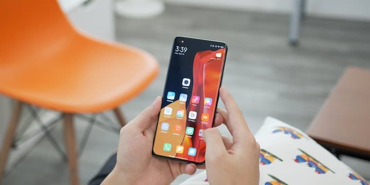 2027, Eropa Ingin Semua Smartphone Pakai Desain Jadul 2027, Eropa Ingin Semua Smartphone Pakai Desain Jadul