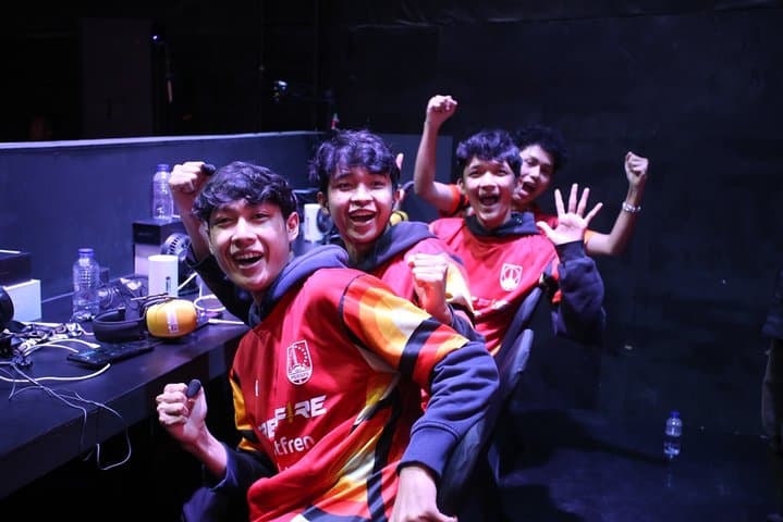 Rekor Tercipta di FFML S8, Tim Komunitas Free Fire Lolos Final Phase Rekor Tercipta di FFML S8, Tim Komunitas Free Fire Lolos Final Phase