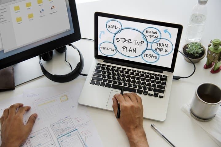 Tech Winter Berlanjut di 2024: Seleksi Alam dan AI jadi Penyebabnya? Tech Winter Berlanjut di 2024: Seleksi Alam dan AI jadi Penyebabnya?