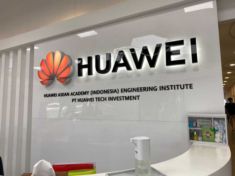 Blusukan ke Huawei Asean Academy dan Teknologi BTS Milik Huawei