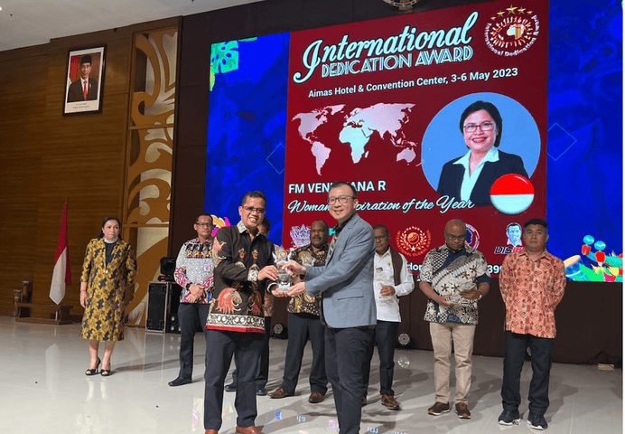 Direktur Telkom Raih International Dedication Award 2023 Direktur Telkom Raih International Dedication Award 2023