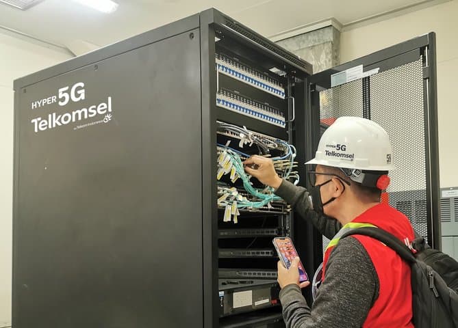 Telkomsel-Freeport Hadirkan 5G <i>Underground Smart Mining</i> Telkomsel-Freeport Hadirkan 5G <i>Underground Smart Mining</i>