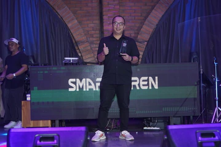 Smartfren Menang ‘Best Affordable Mobile Internet Package’ UCA 2023 Smartfren Menang ‘Best Affordable Mobile Internet Package’ UCA 2023