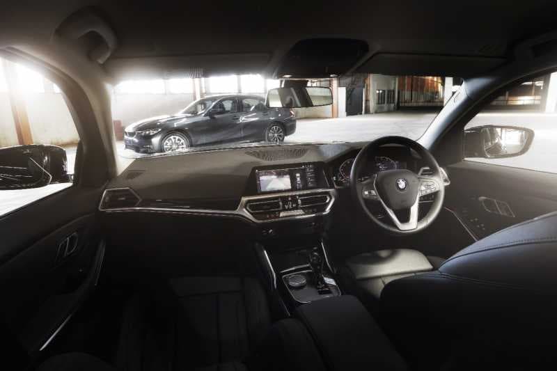 BMW 320i Dynamic Rakitan Sunter Bisa Mundur Otomatis Sejauh 50 M