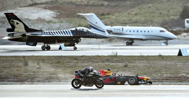 Adu Kencang Kawasaki Ninja H2, Mobil F1 dan Pesawat Tempur, The Winner Is?