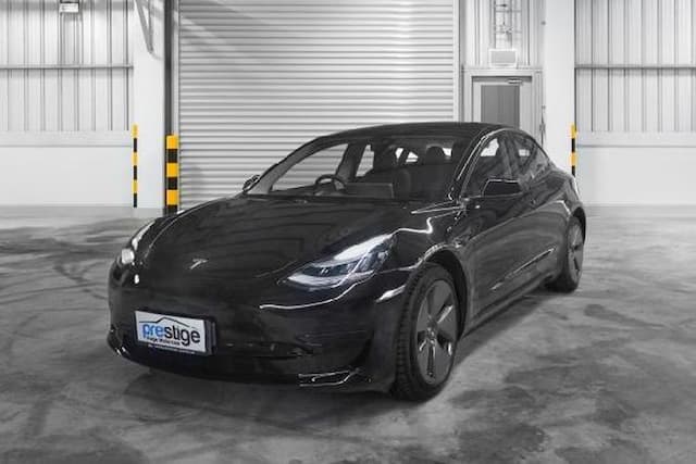 Tesla Model 3 Dinobatkan EV Terlaris 2021