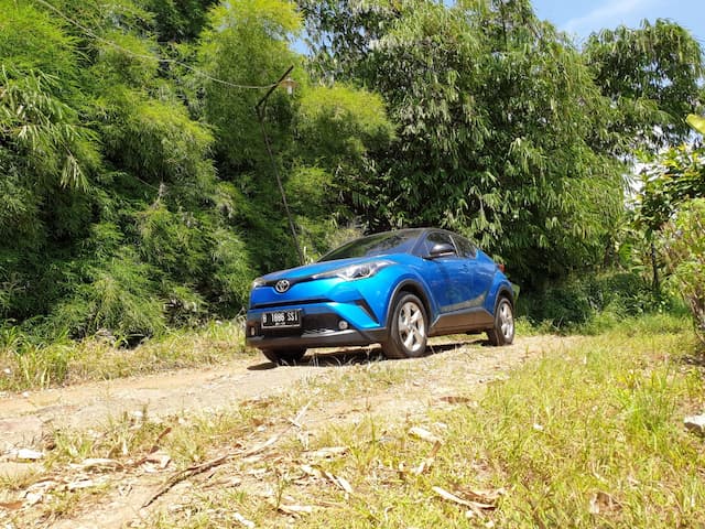 VIDEO: Test Drive Toyota C-HR, Crossover Harga Rusuh