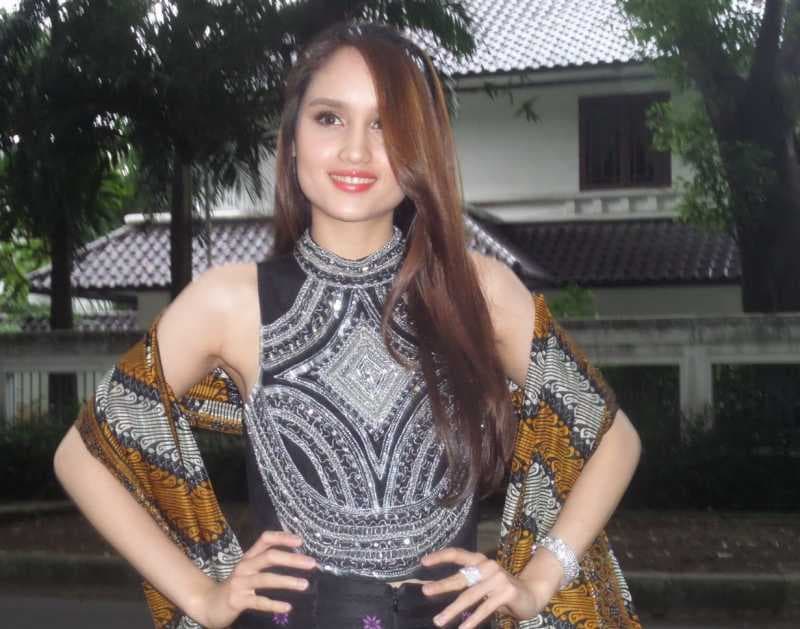 Cinta Laura Tanggapi Penolakan FPI Digelarnya Jember Fashion Carnaval