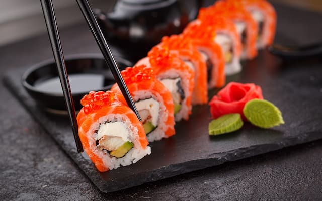 Sushi, Makanan Kekinian yang Bisa Memicu Penyakit Serius