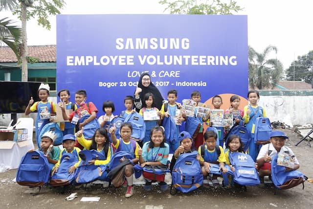 Karyawan Samsung Perbaiki Sekolah di Bogor