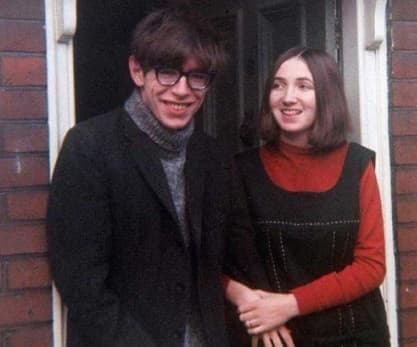 Mengenal Cinta dari Kisah Hidup Stephen Hawking dan Jane Wilde