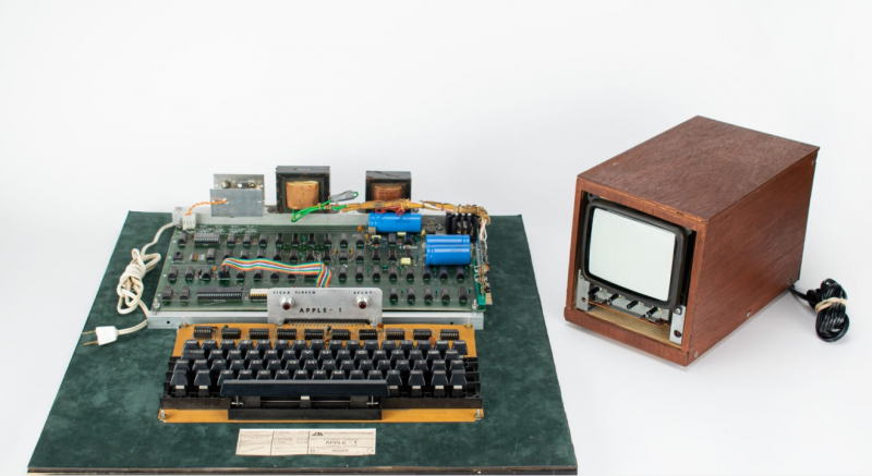 Komputer Apple Buatan 1976 Ini Masih Berfungsi, Bentuknya Aneh
