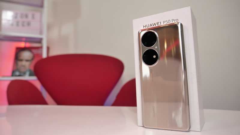 Galeri Foto: Melihat Lebih Dekat Ponsel <i>Camera King</i>  Huawei P50 Pro