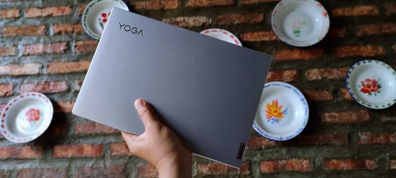 Lenovo Yoga Slim 7 Carbon: Ringan dan Mewah  