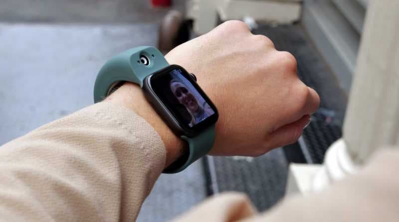 Tali Apple Watch Ini Punya Kamera Buat Foto-foto