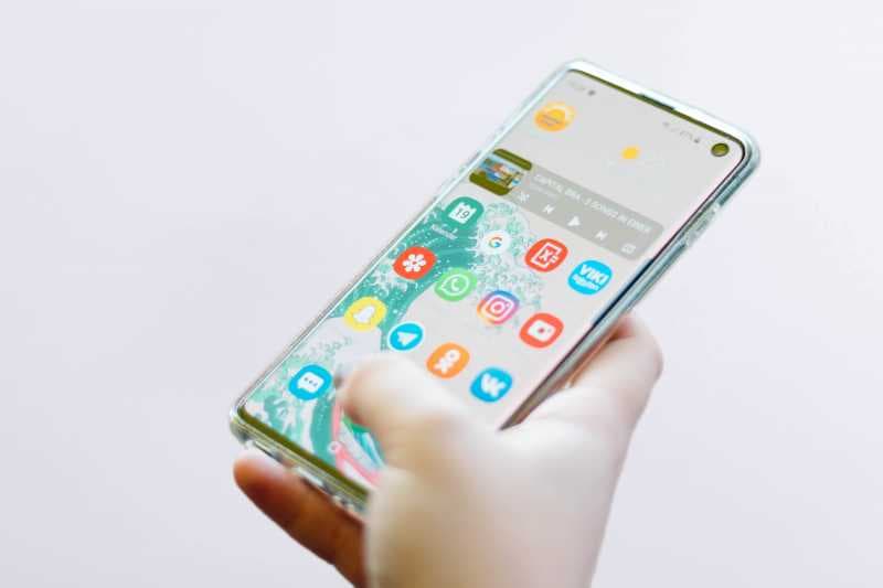 Oops, Samsung Keciduk Ngetwit Pakai iPhone untuk Promosi Galaxy Unpacked