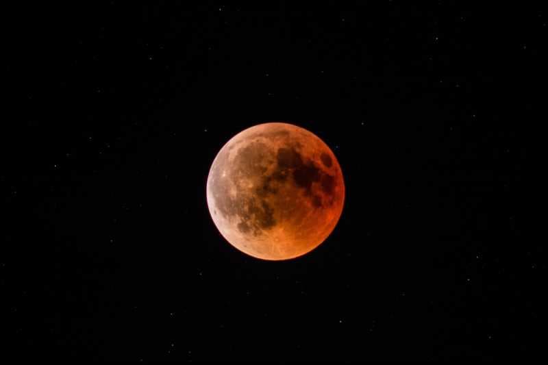 Hasil Jepretan Supermoon dan Gerhana Bulan dari Luar Angkasa