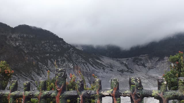 Detik-detik Gunung Tangkuban Erupsi