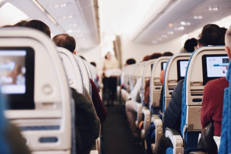 4 Fakta Tentang Pesawat, Mulai dari Kursi Paling Aman dan Terbang Saat Ada Petir